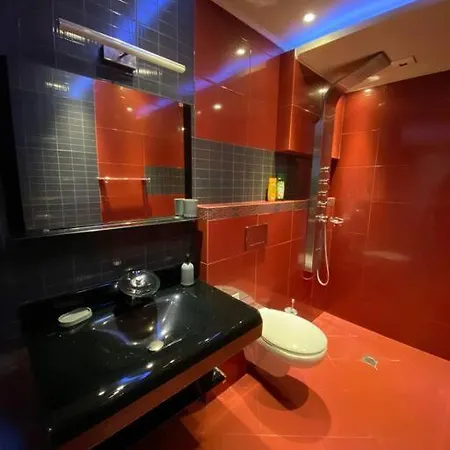 Modern 1br Apart W/ Garden View & Free Str Parking Apartment