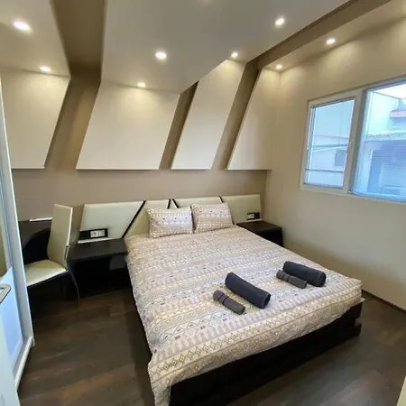 Modern 1br Apart W/ Garden View & Free Str Parking Apartment *